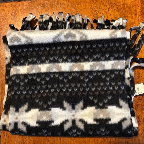 Old Navy fleece scarf - Picture 2 of 3